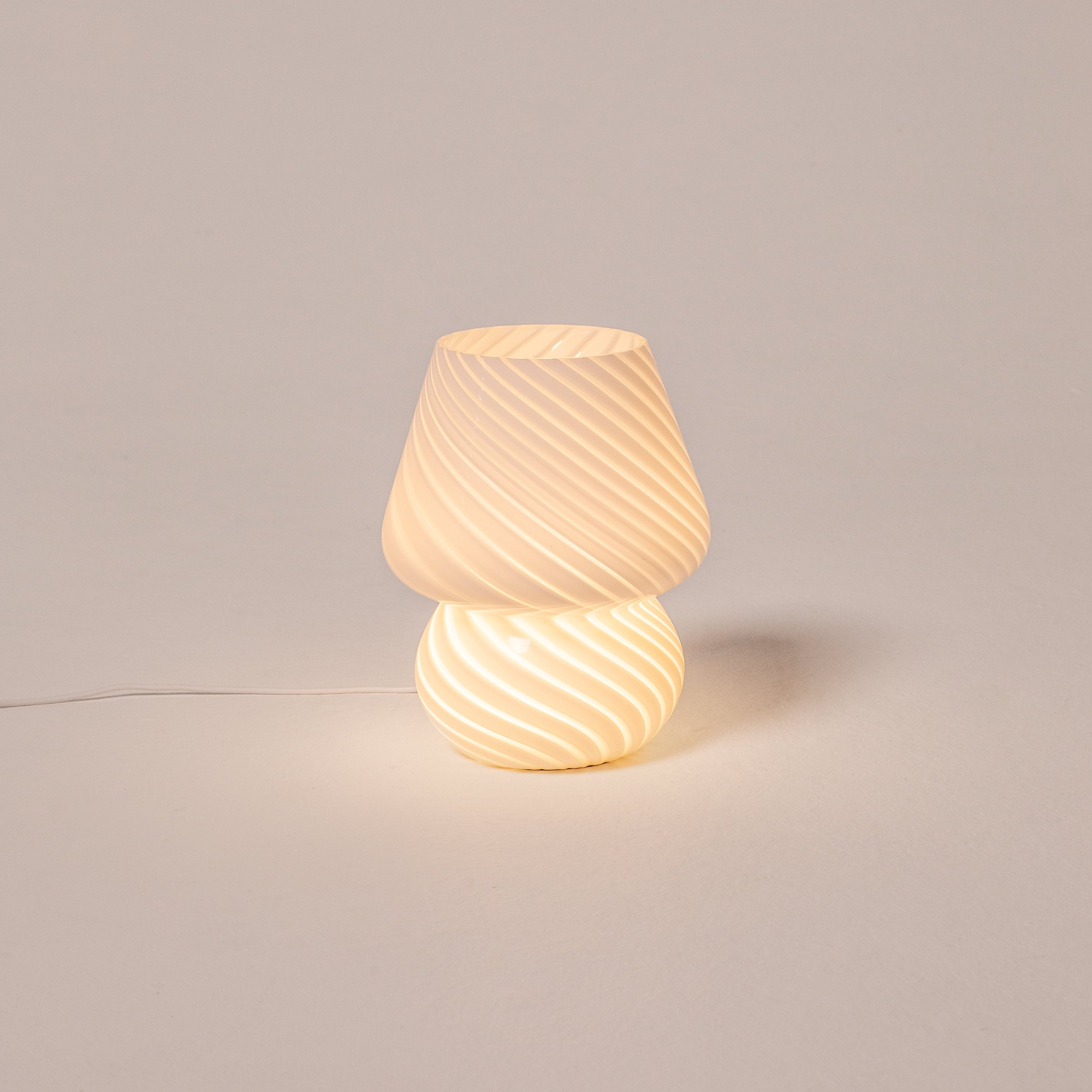 Abajur de Mesa Cogumelo em Vidro - Luminária Decorativa para Ambientes Modernos