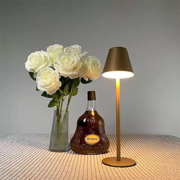 Abajur de Mesa Minimalista com Iluminação LED - Design Moderno e Elegante