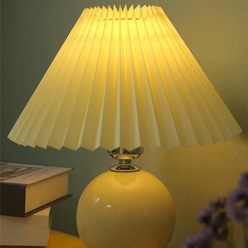 Abajur de Mesa Retrô Bivolt com Design Elegante - Iluminação Vintage para Ambiente