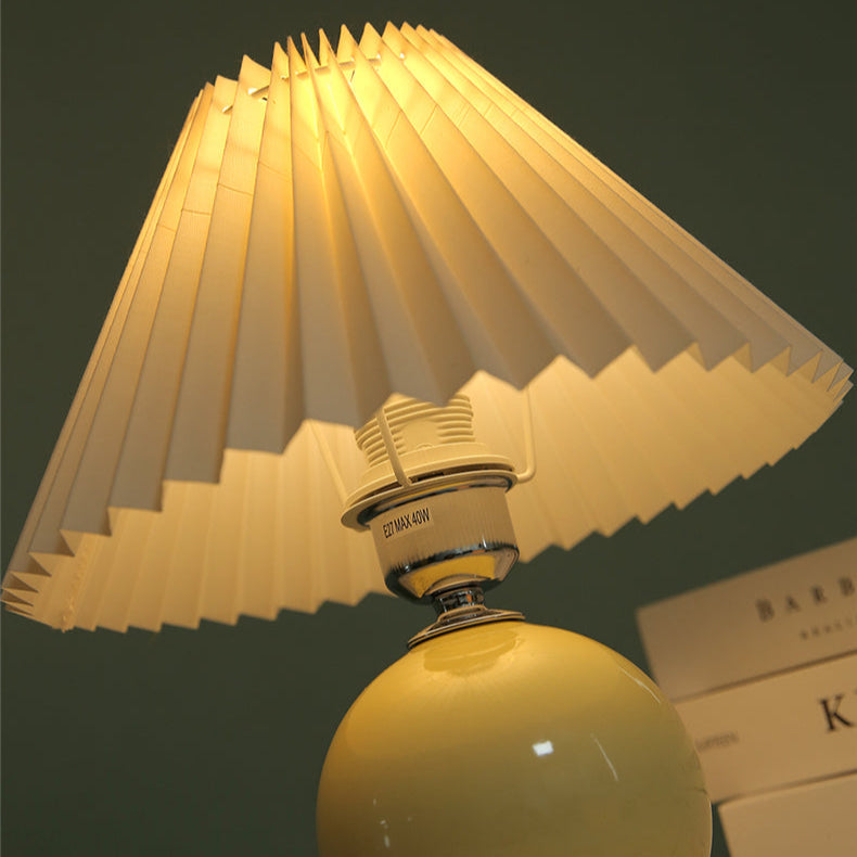 Abajur de Mesa Retrô Bivolt com Design Elegante - Iluminação Vintage para Ambiente