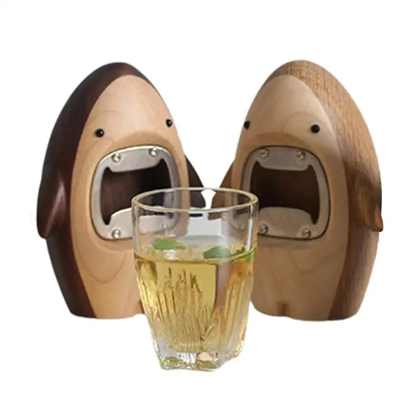 Abridor de Garrafas Criativo em Madeira de Carvalho - Design Tubarão