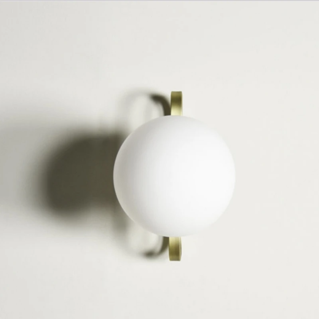 Arandela de Parede Interna Dourada com Iluminação LED - Design Moderno e Elegante