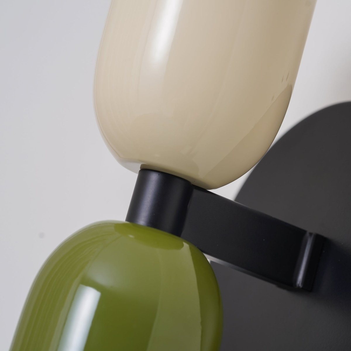 Arandela de Parede Dupla Minimalista em Metal - Iluminação Moderna para Ambientes