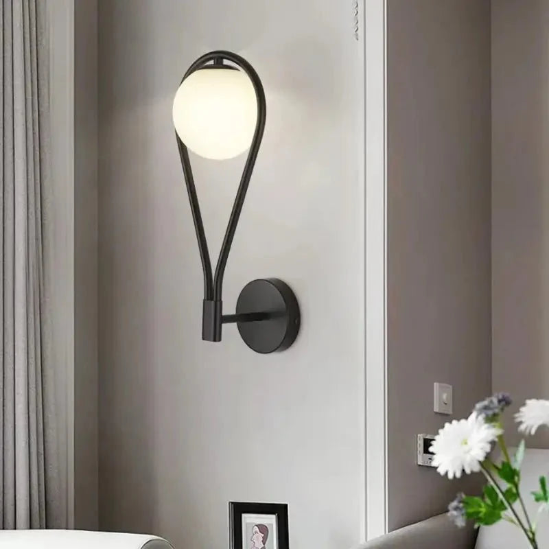 Arandela de Parede Minimalista em Metal - Design Gota