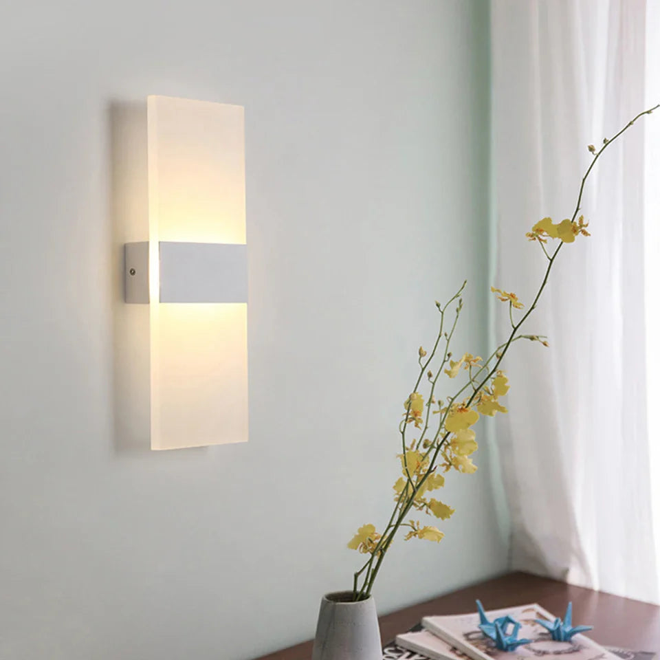 Arandela de Parede Interna Transparente com Sensor de Movimento e Luz LED