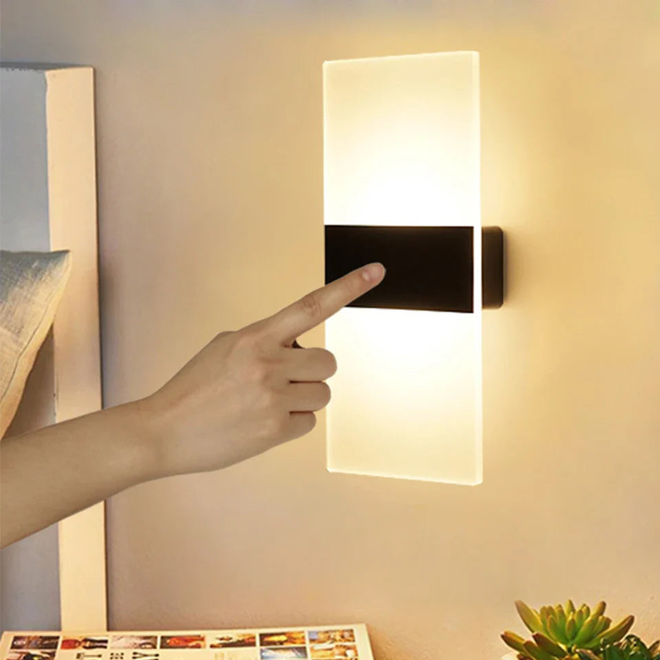 Arandela de Parede Interna Transparente com Sensor de Movimento e Luz LED