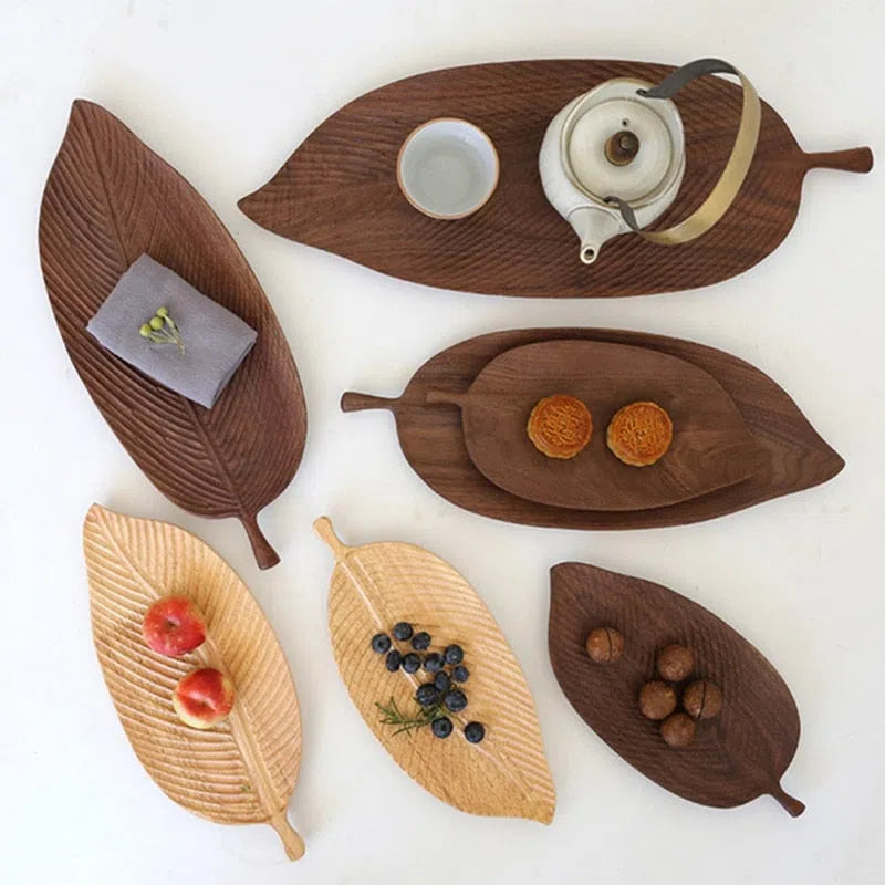 Bandeja de Madeira de Nogueira com Design de Folhagem