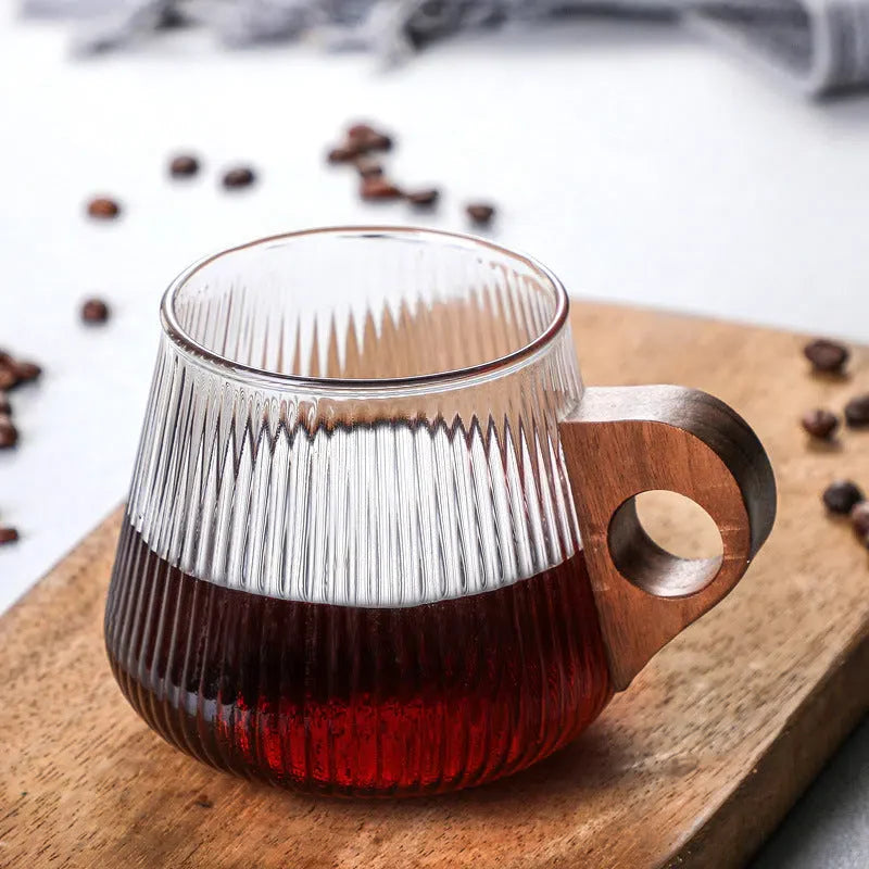 Caneca Canelada de Madeira - Design Elegante e Durável para Café e Chá