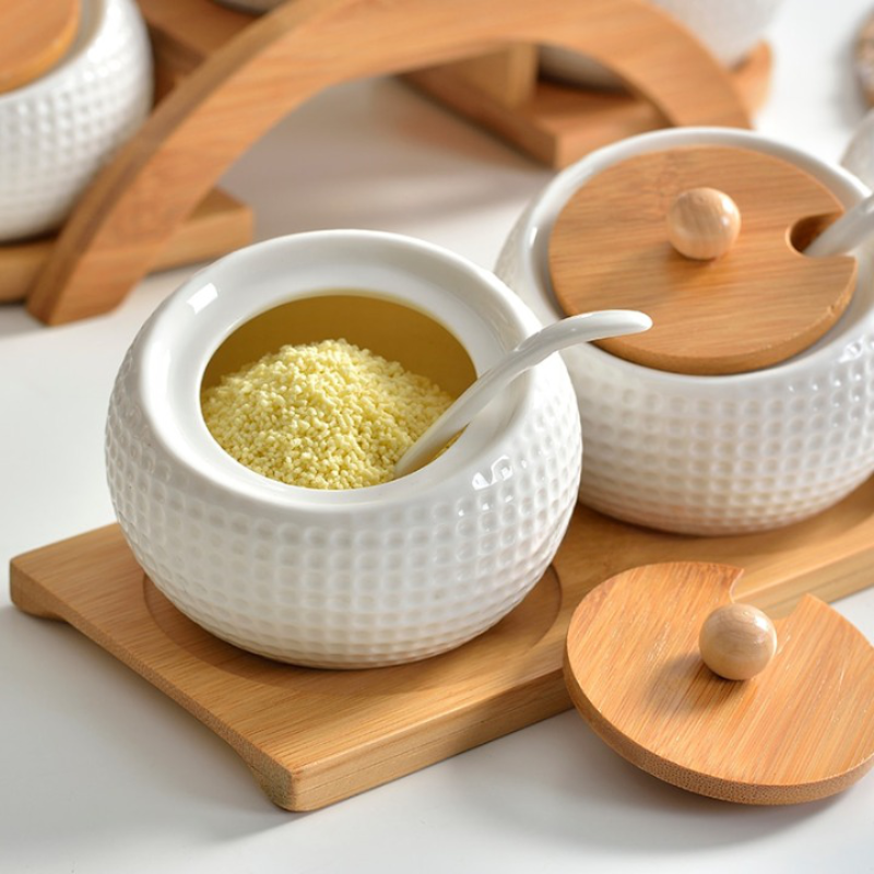 Conjunto de Porta Temperos em Cerâmica com Base de Bambu - Organizador de Temperos para Cozinha