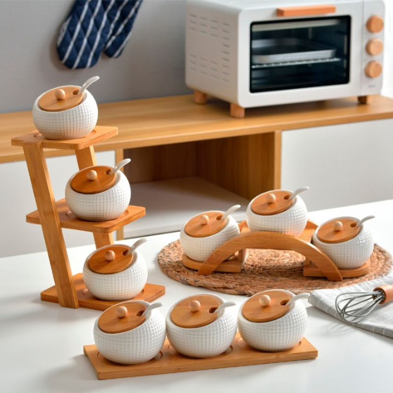 Conjunto de Porta Temperos em Cerâmica com Base de Bambu - Organizador de Temperos para Cozinha