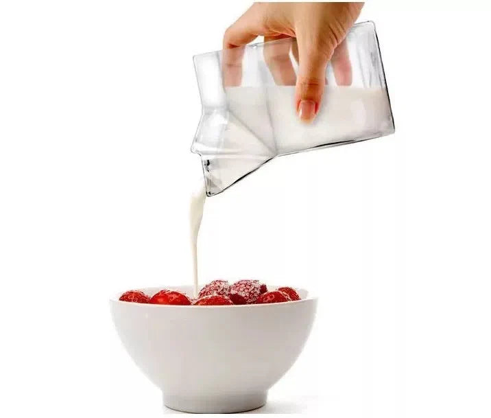 Copo e Jarra de Vidro em Formato de Caixa de Leite - Design Moderno e Funcional