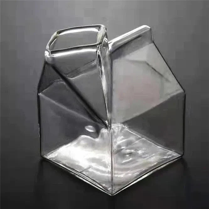 Copo e Jarra de Vidro em Formato de Caixa de Leite - Design Moderno e Funcional