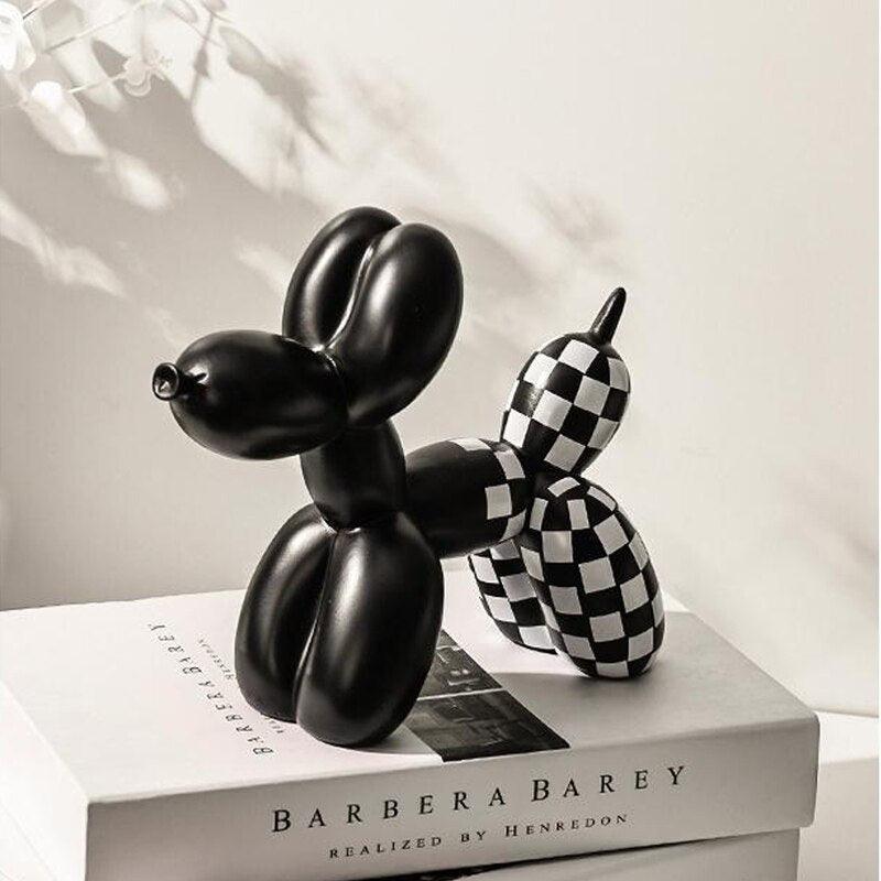Estatueta Decorativa Cachorro Baloeiro em Estampa Quadriculada