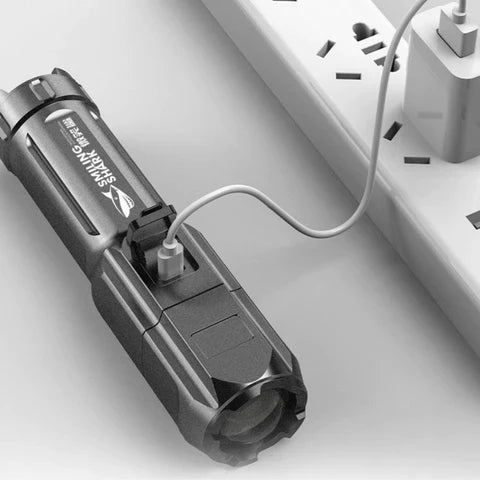 Lanterna Tática Portátil LED Recarregável USB Ultra Potente para Camping e Emergências