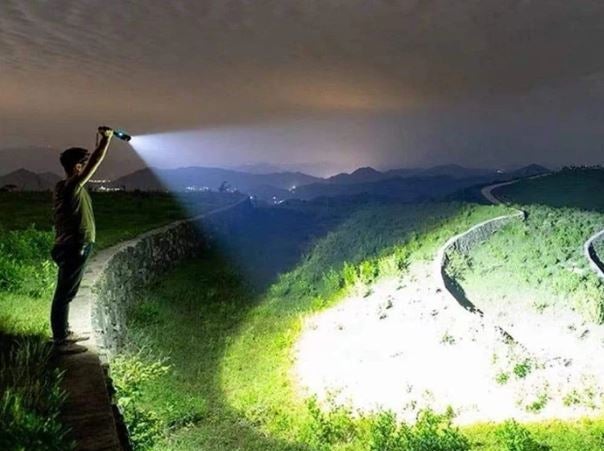 Lanterna Tática Zoom Ultra Potente - A Melhor do Mercado