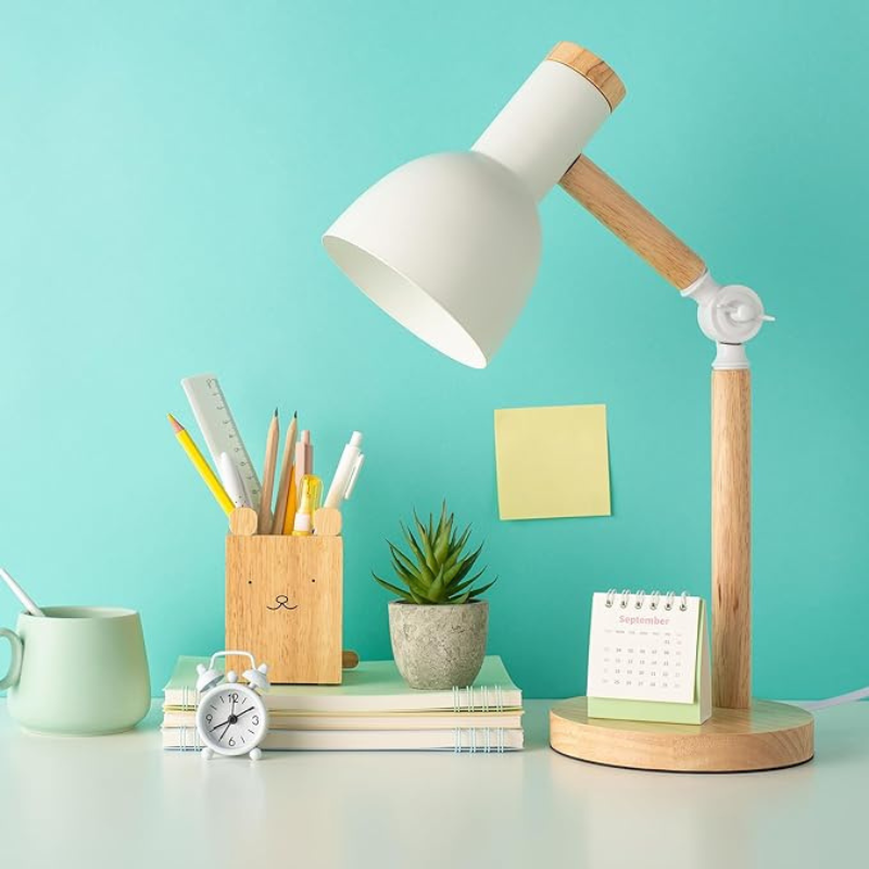 Luminária de Mesa Articulada com Acabamento em Madeira Natural