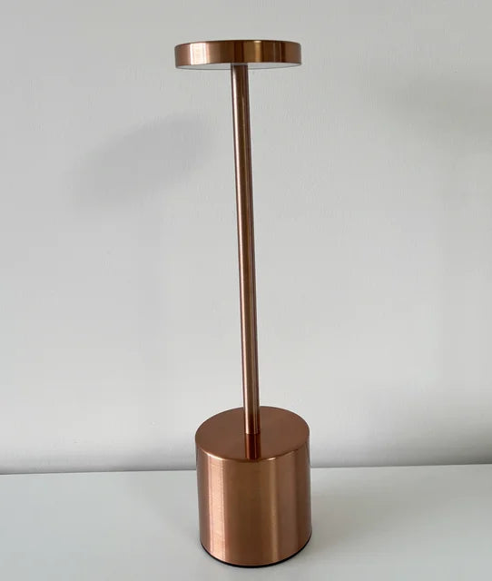 Luminária de Mesa LED Recarregável Sem Fio em Metal - Iluminação Moderna e Prática