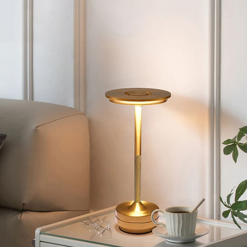Luminária de Mesa LED Sem Fio Recarregável em Metal