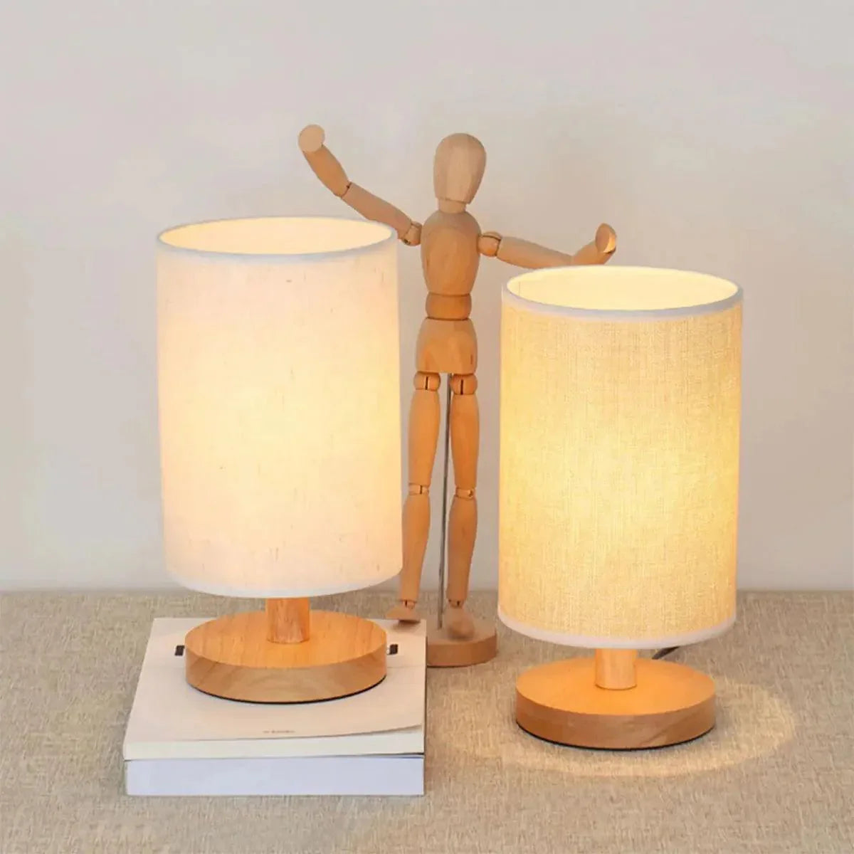 Luminária de Mesa com Cúpula de Linho - Iluminação Elegante para Escritório e Sala