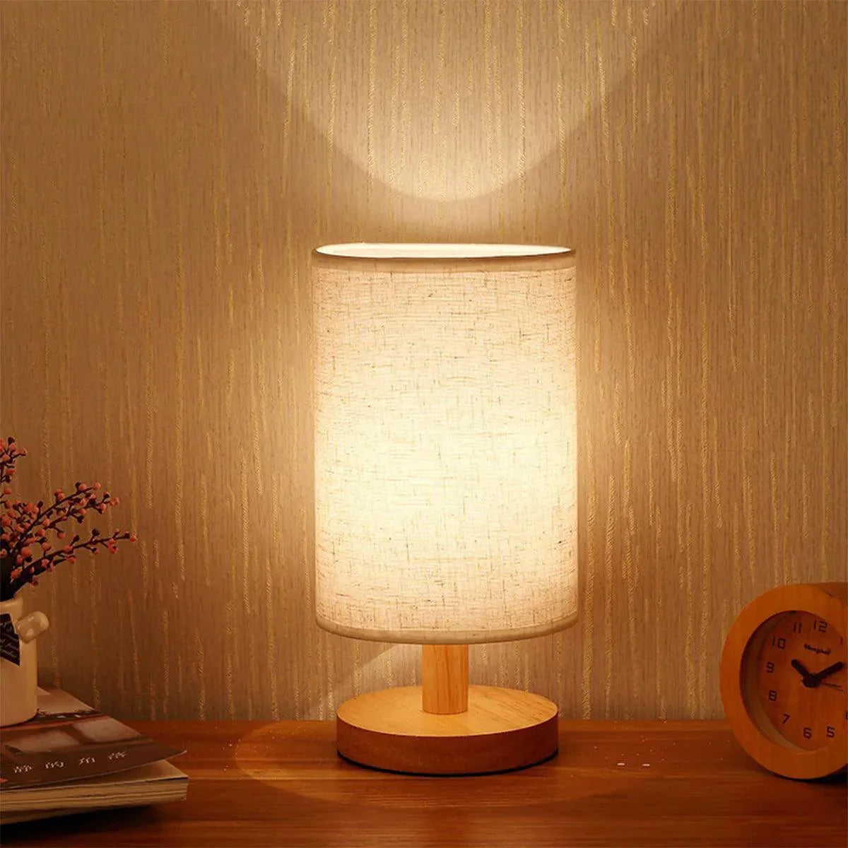 Luminária de Mesa com Cúpula de Linho - Iluminação Elegante para Escritório e Sala