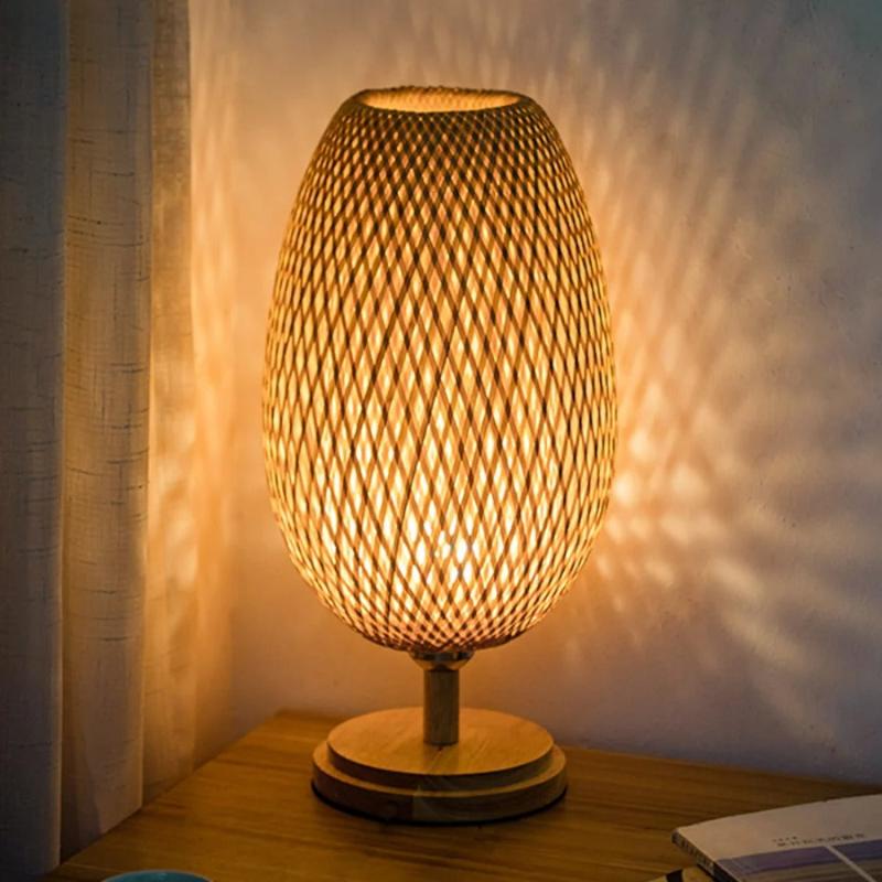 Luminária de Mesa em Bambu e Rattan - Iluminação Decorativa
