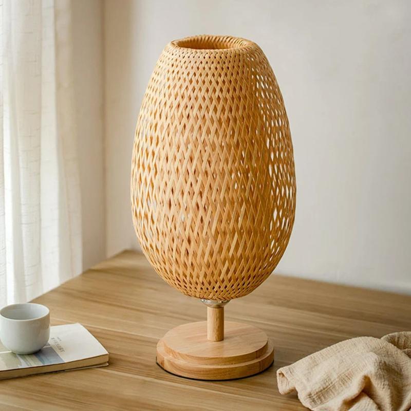 Luminária de Mesa em Bambu e Rattan - Iluminação Decorativa
