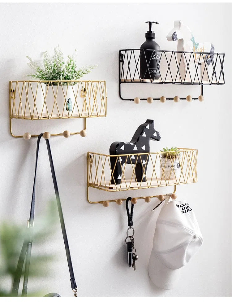 Suporte de Parede com Ganchos e Cesto para Organização de Espaço