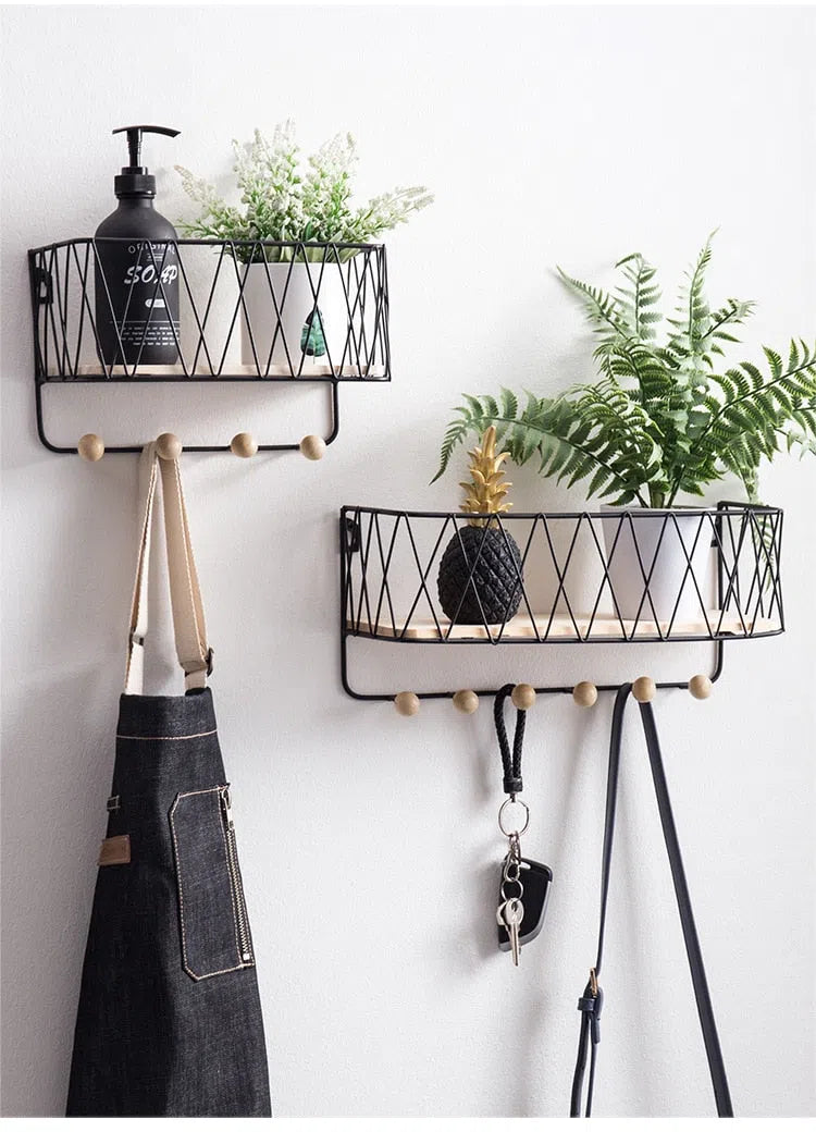 Suporte de Parede com Ganchos e Cesto para Organização de Espaço