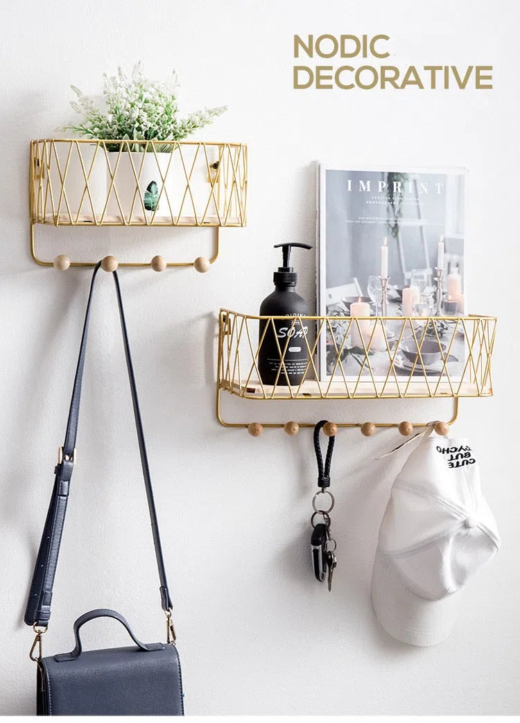 Suporte de Parede com Ganchos e Cesto para Organização de Espaço