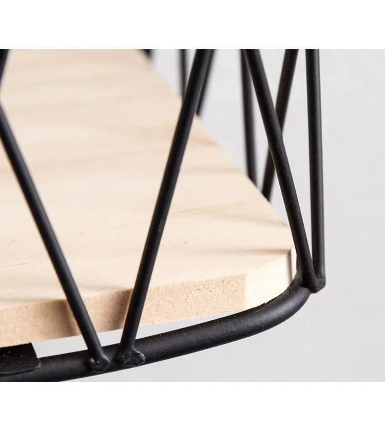 Suporte de Parede com Ganchos e Cesto para Organização de Espaço