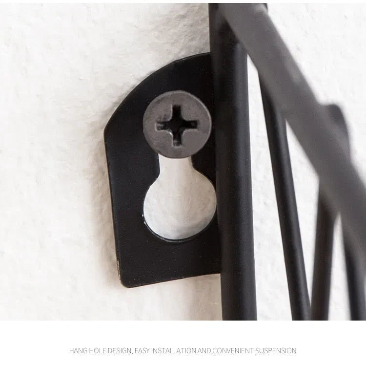 Suporte de Parede com Ganchos e Cesto para Organização de Espaço