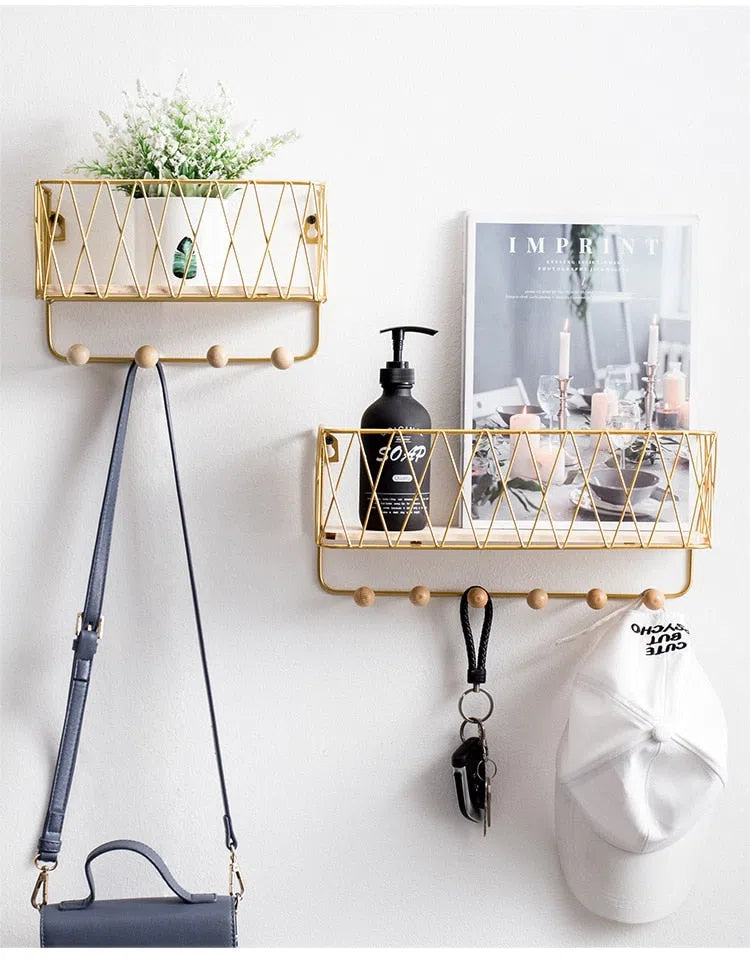 Suporte de Parede com Ganchos e Cesto para Organização de Espaço