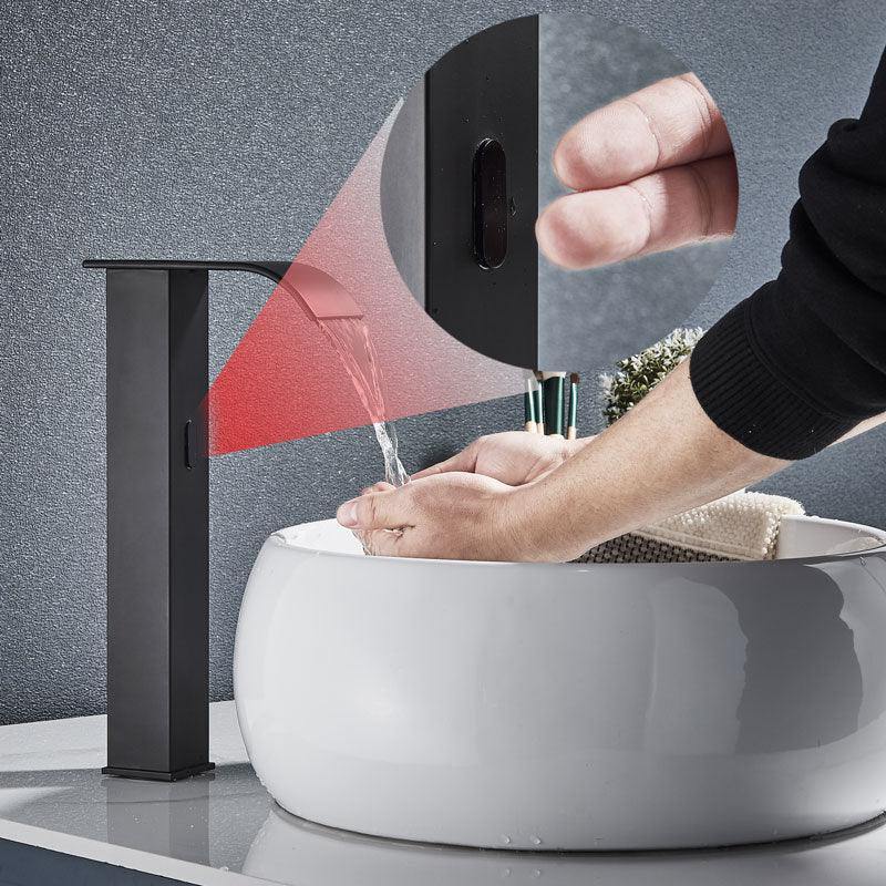 Torneira Elétrica com Sensor para Banheiro Orion - Economia de Água e Tecnologia Avançada