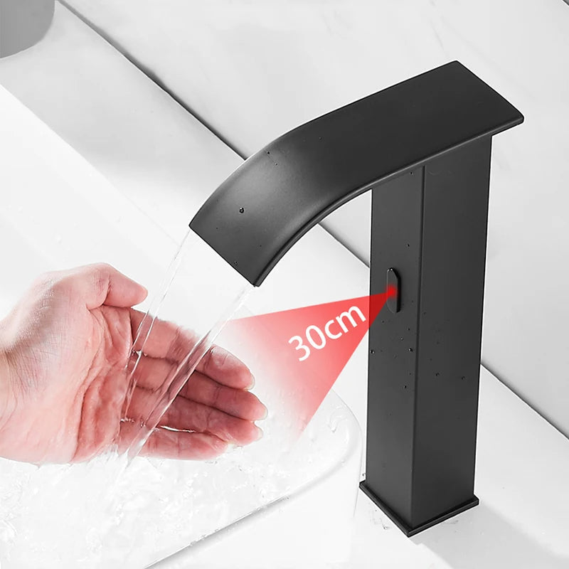 Torneira Elétrica com Sensor para Banheiro Orion - Economia de Água e Tecnologia Avançada