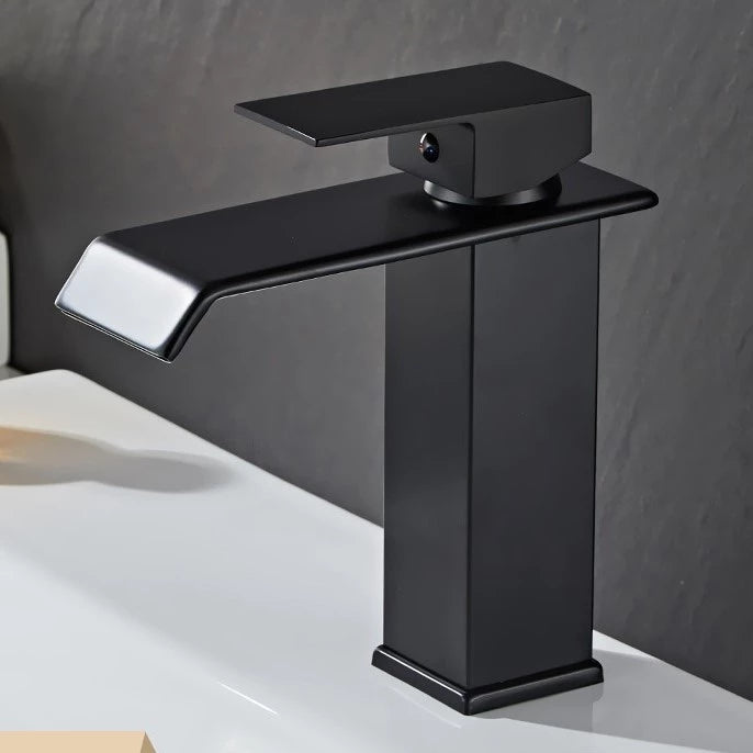 Torneira Monocomando para Banheiro Cascata Preta e Dourada com Bica Baixa Quadrada