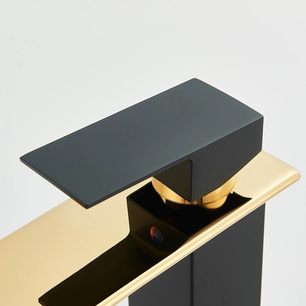 Torneira Monocomando para Banheiro Cascata Preta e Dourada com Bica Baixa Quadrada