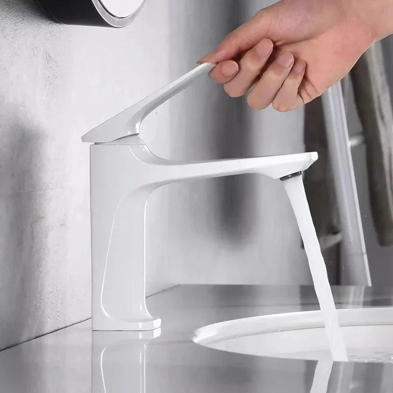 Torneira Monocomando para Banheiro Detalhada - Design Moderno e Funcional