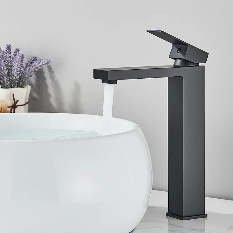 Torneira Monocomando para Banheiro Modelo Elara - Design Moderno e Funcional