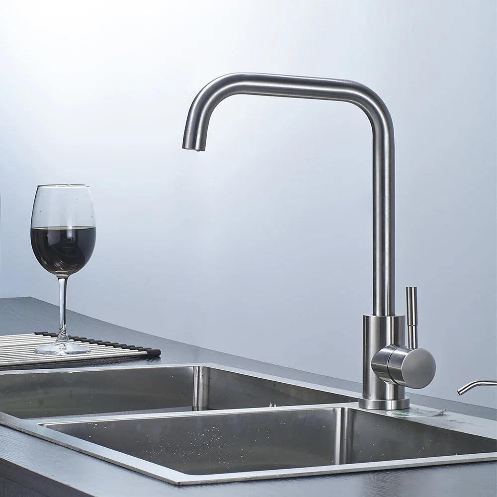 Torneira Monocomando para Cozinha com Misturador e Acabamento em Cromo