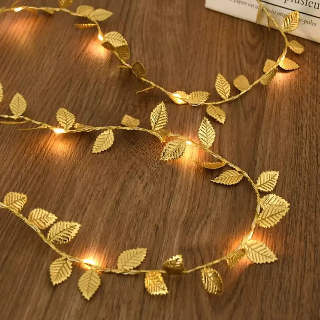 Trepadeira Artificial com Folhas Douradas e Iluminação LED - Decoração de Interiores