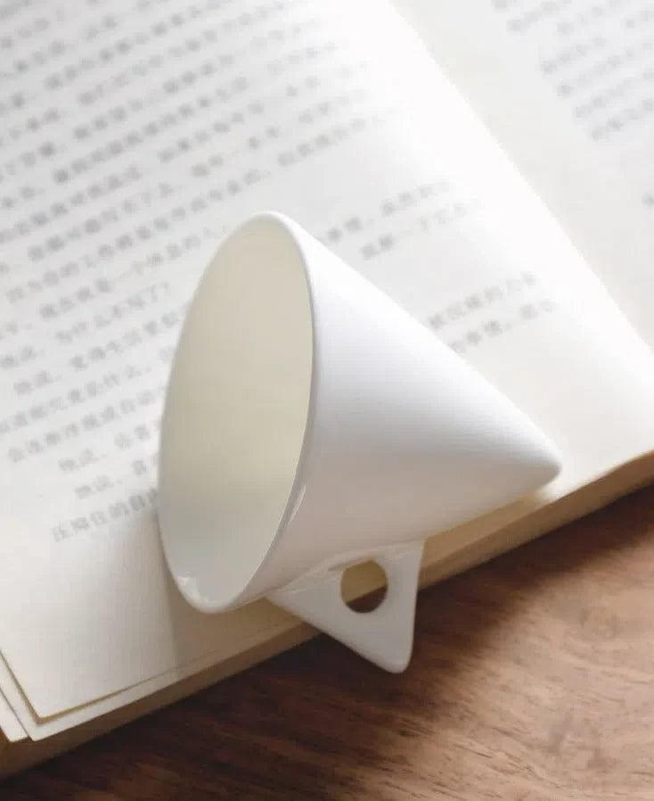 Xícara de Café Equilibrium - Design Moderno e Confortável para Bebidas Quentes