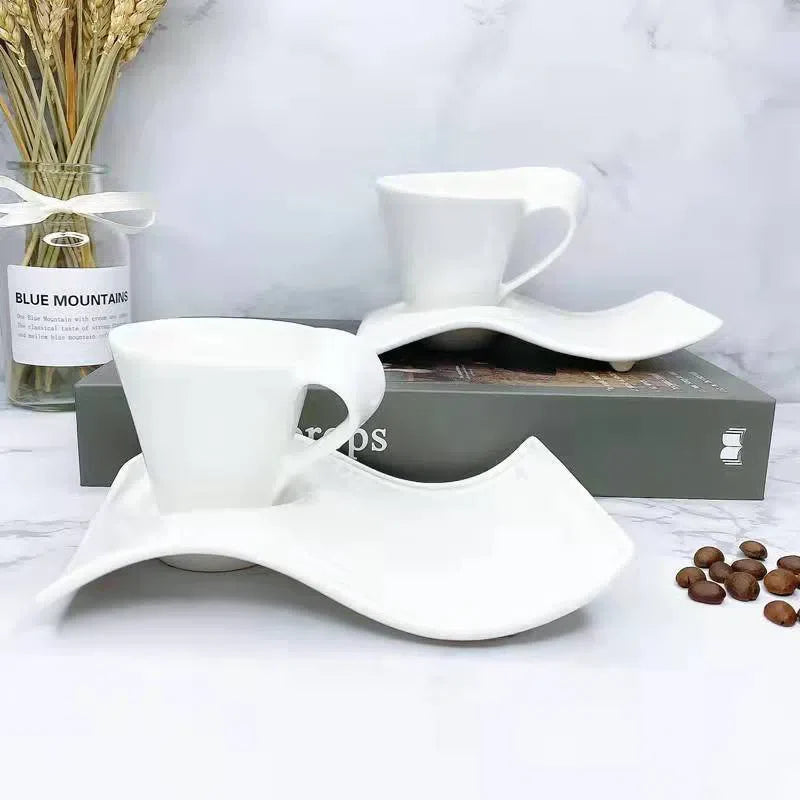 Xícara de Cerâmica com Pires Ondulado - Capacidade de 300ml