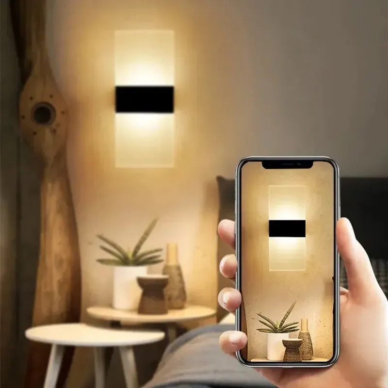 Arandela de Parede Interna LED com Sensor Touch e Porta USB para Quarto