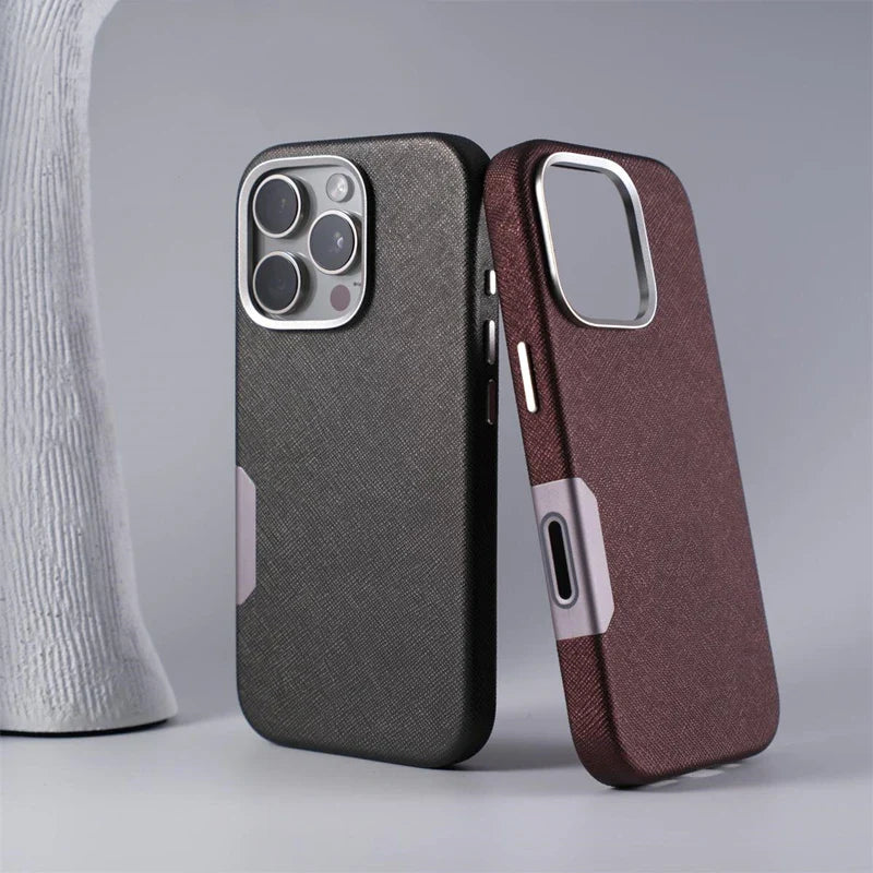 Capa de Couro para iPhone com Detalhes em Metal e Suporte a Carregamento MagSafe