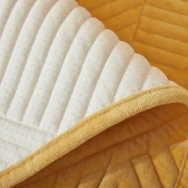 Capa para Sofá Antiderrapante em Veludo Cristal Amarelo