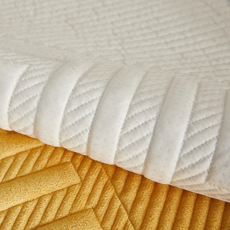 Capa para Sofá Plush Acolchoada Antiderrapante Impermeável Branca