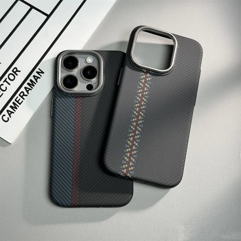 Capinha de Fibra de Carbono para iPhone com Suporte a Carregamento MagSafe