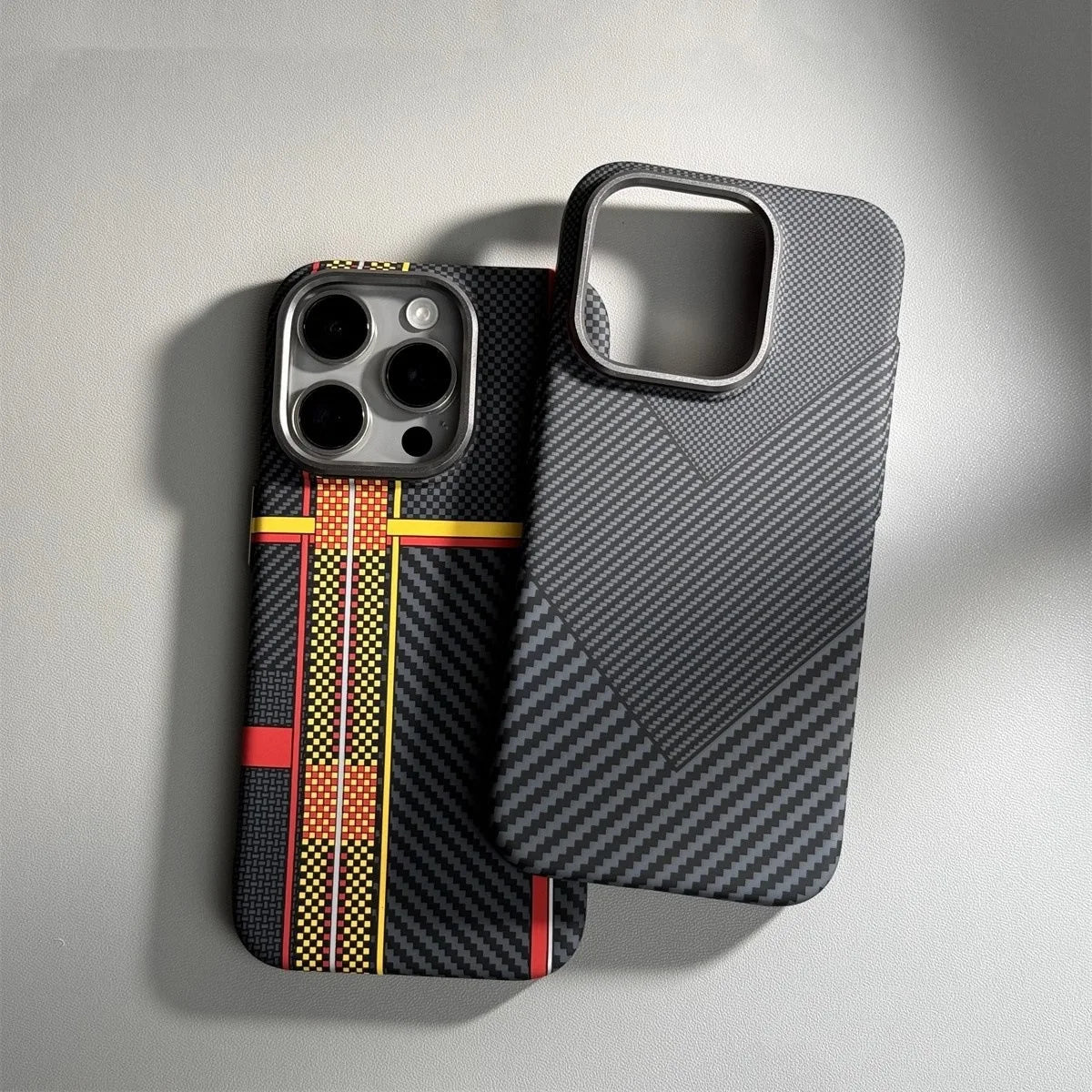 Capinha para iPhone em Fibra de Carbono com Carregamento MagSafe