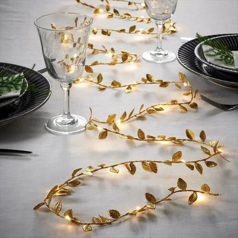 Cordão de Luzes LED Decorativo com Folhas Douradas - Iluminação Festiva