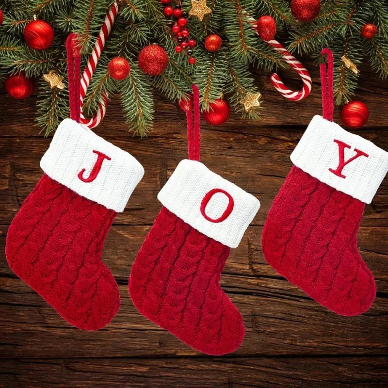 Enfeite de Meias de Natal com Letras do Alfabeto - Decoração Festiva Personalizada